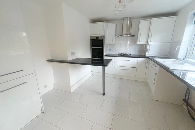 Flat to rent in Peregrine Road, Sunbury-On-Thames