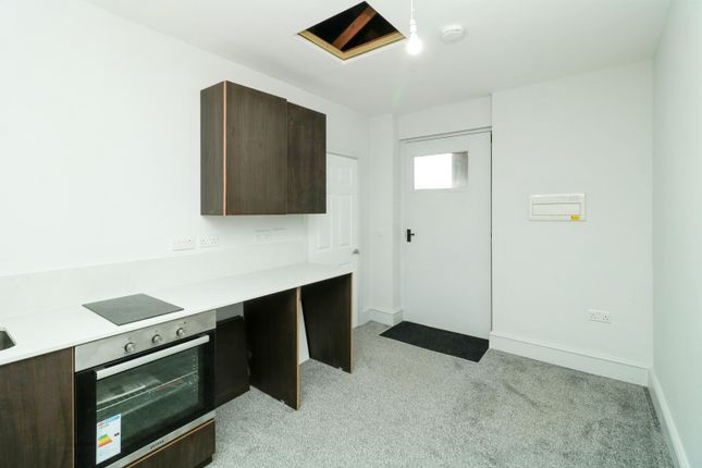 Thumbnail Flat to rent in Burton End, Stansted