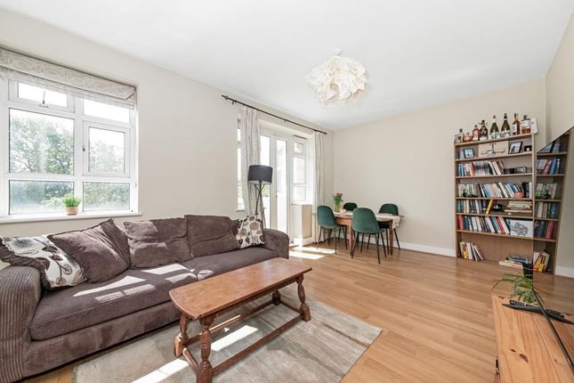 Flat for sale in Shackleton Close, Forest Hill, London