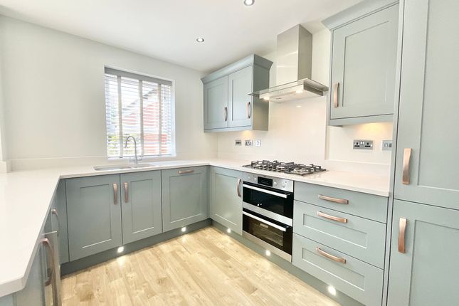 385 Marjoram Walk, Stafford photo 3