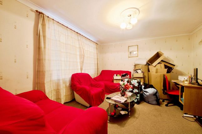 Cricklade Avenue, Romford photo 2