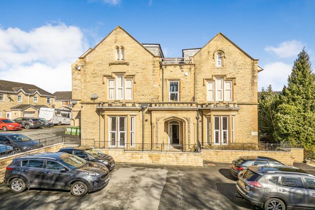 Flat for sale in Redwing Crescent, Huddersfield