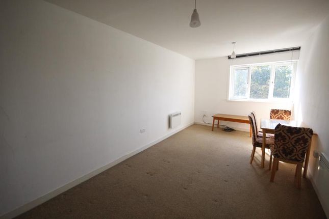 Flat to rent in Aspects Court, Slough