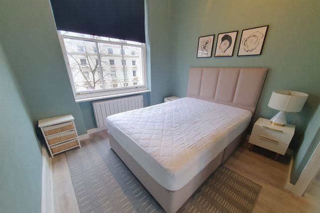 Thumbnail Flat to rent in Queens Gardens, London