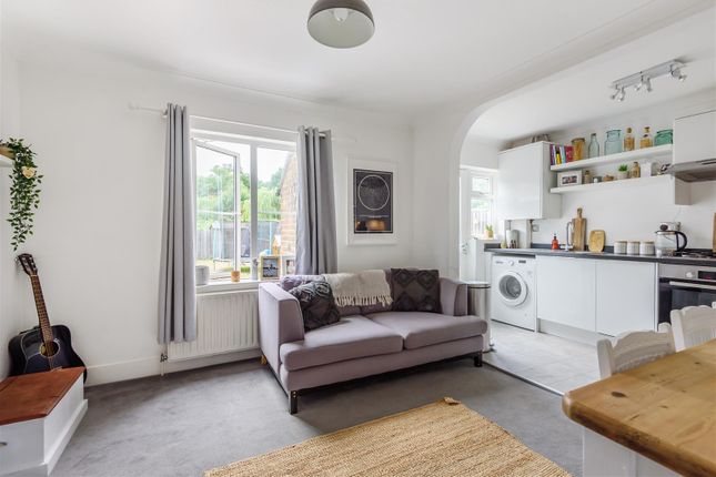 273, Worplesdon Road, Guildford photo 4