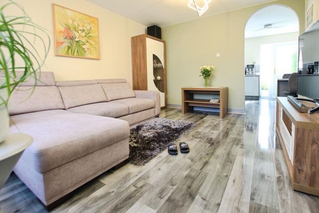 10, Holmefield View, Bradford photo 3