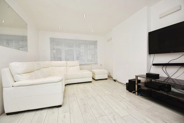 15, Parklands Way, Chelmsford photo 2