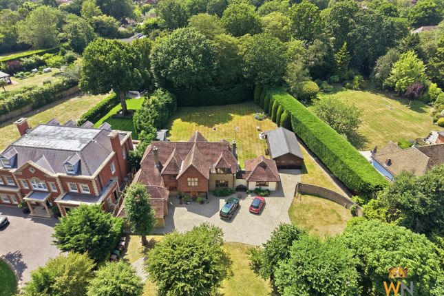 Oak Cottage, Heronway, Brentwood photo 3