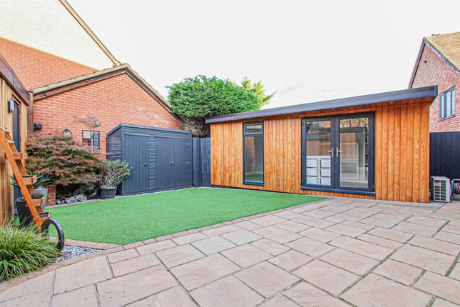 10, Cross Way, Wellingborough photo 3