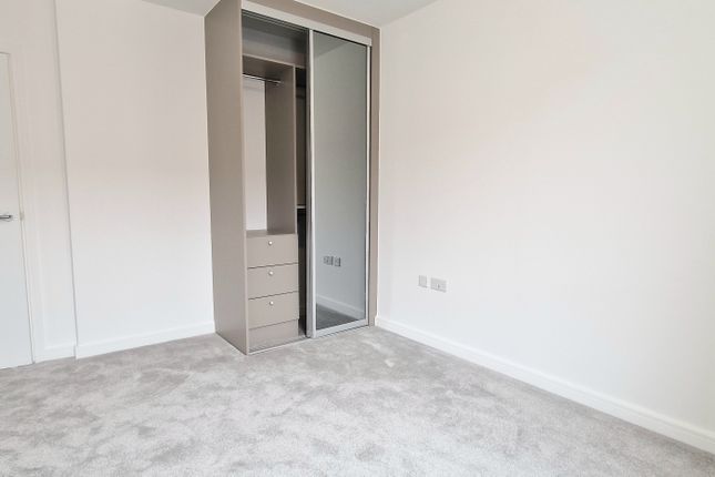 Flat to rent in Oxhey Drive, Watford