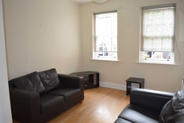 3 BED, 29, Tanners Court, Newcastle Upon Tyne photo 2