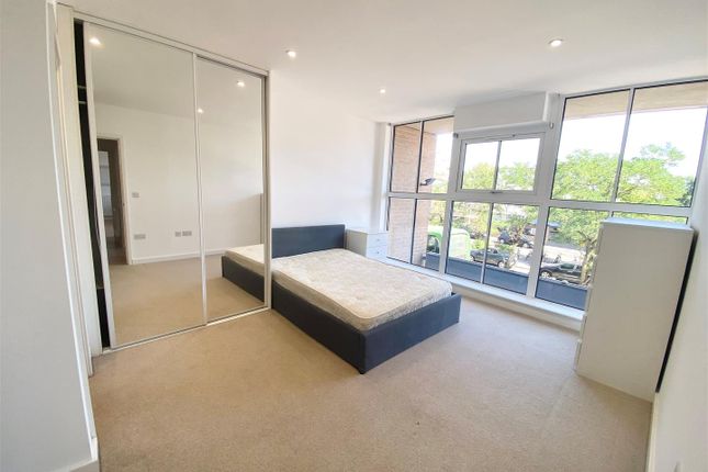 8 Albany Gate, Darkes Lane, Potters Bar photo 5