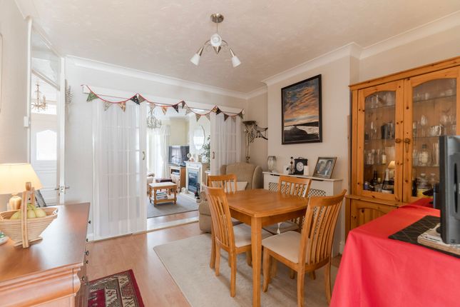 3 Avenue Road, Great Yarmouth photo 4