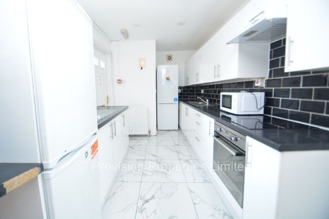 Manor Drive, Hyde Park photo 3