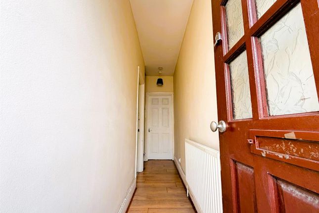 495, London Road, Grays photo 2