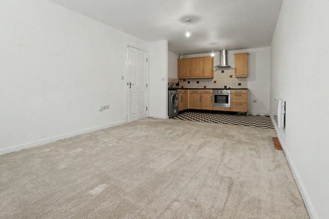 25 Redfield Croft, Leigh photo 5