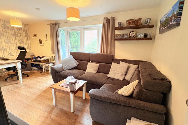 Flat 5 Oulsnam Court, Wake Green Park, Birmingham photo 2