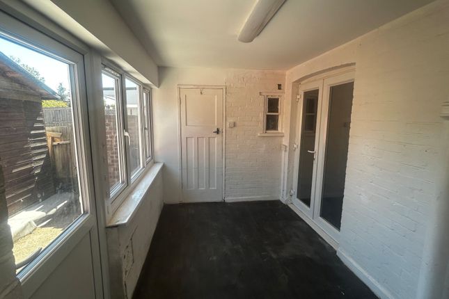 18, Marnell Way, Hounslow photo 5