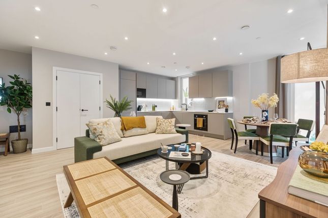Flat for sale in Stamford Road, London