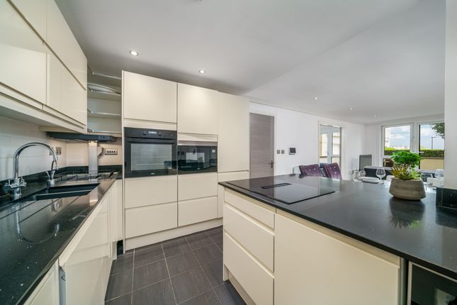 Thumbnail Flat for sale in Lombard Road, London