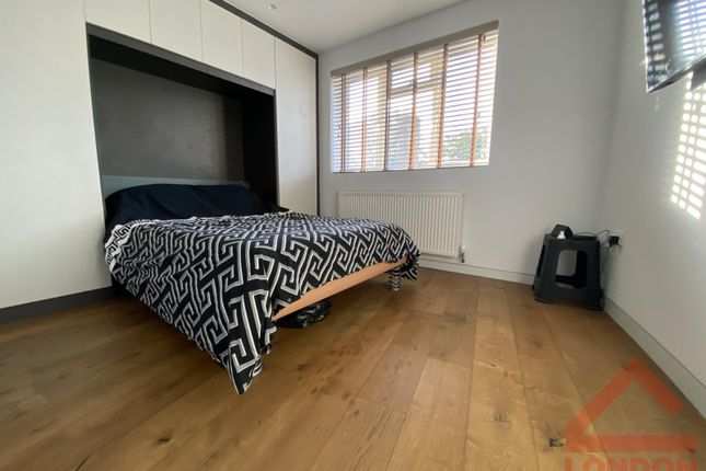 Thumbnail Room to rent in Lower Addiscombe Road, Addiscombe, Croydon