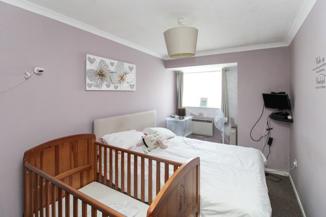 Flat for sale in Chetwood Road, Crawley, West Sussex.