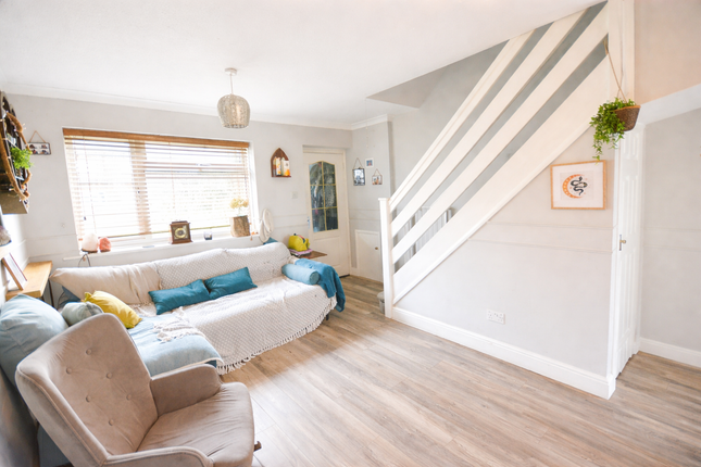 33, Oak Tree Close, Hertford photo 2
