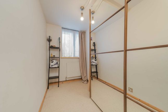 Flat for sale in Onslow Close, London