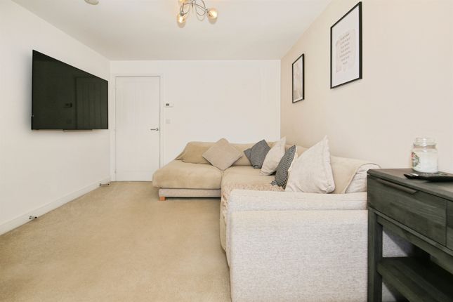 53, Tayberry Way, Peterborough photo 3
