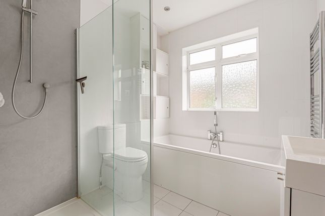 198, West Wickham photo 3