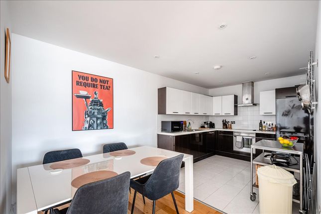 Flat 301, 49 Hacon Square, Richmond Road, London Fields photo 4