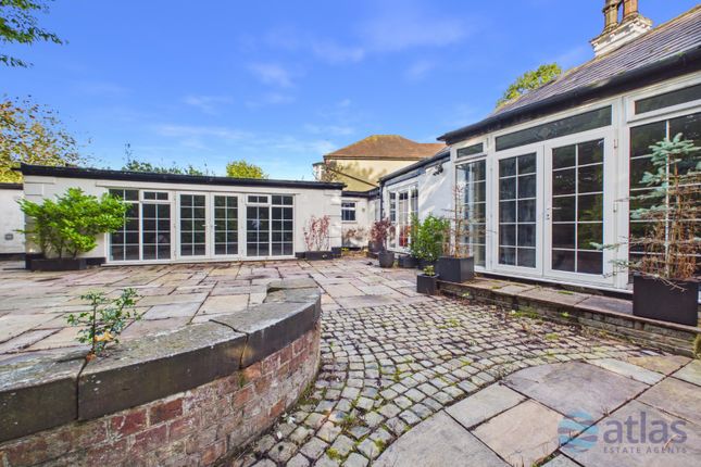 Derwent Lodge  286, Woolton Road, Liverpool photo 4