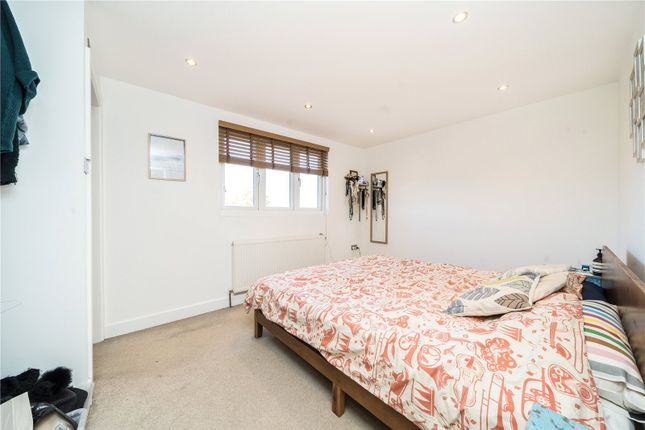 Flat for sale in Robson Avenue, London