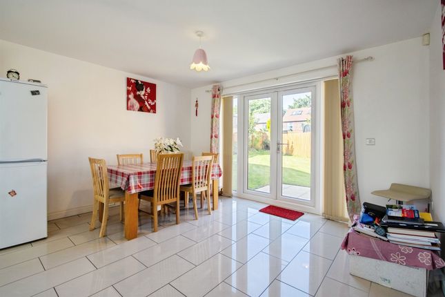 1, Elm Drive, Leeds photo 5