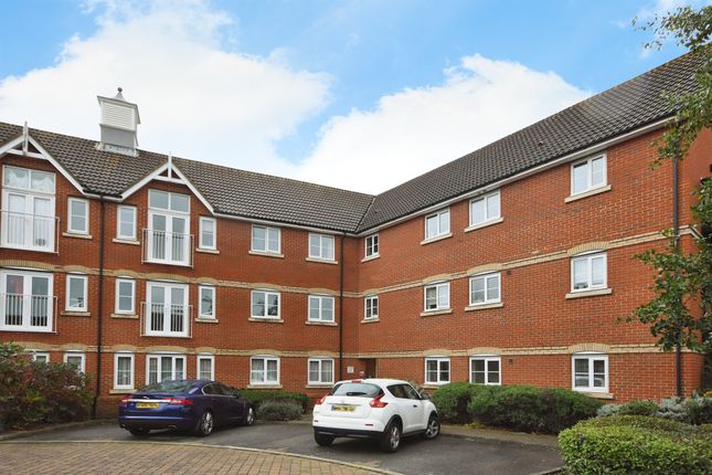 Thumbnail Flat for sale in Searle Close, Chelmsford