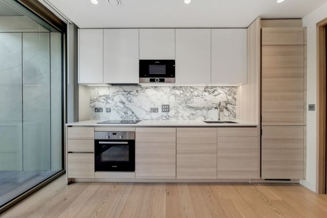 Studio flat on 13, The Lighterman Building, Greenwich Peninsula, £318,000