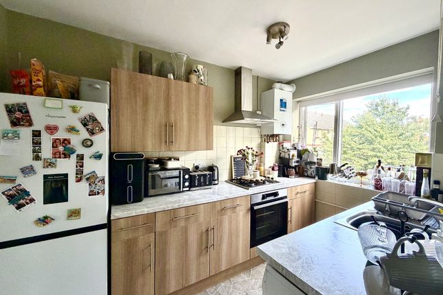 49, May Close, Chessington photo 3