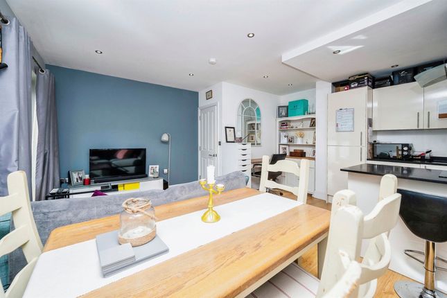 Flat for sale in Waterhouse Street, Hemel Hempstead