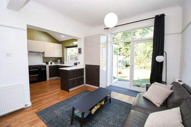 59 Victoria Road, Salford photo 4
