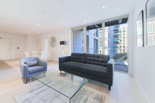 153 Liner House 2, Royal Wharf Walk, London photo 4