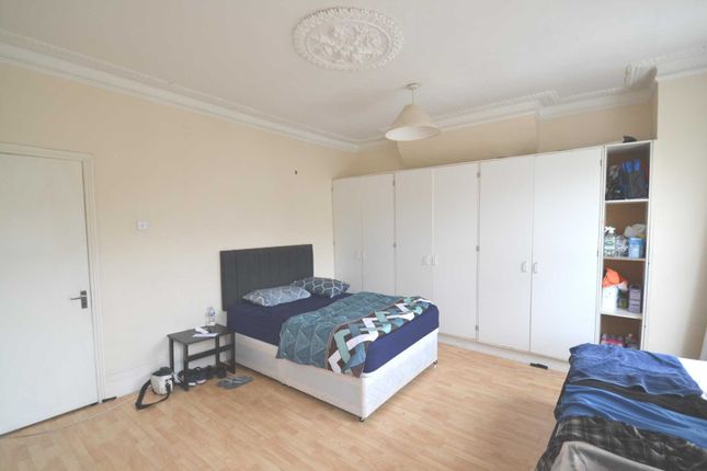 Room to rent in Drayton Avenue, West Ealing