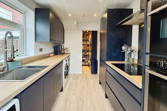 10 Romsey Drive, Cheadle photo 3