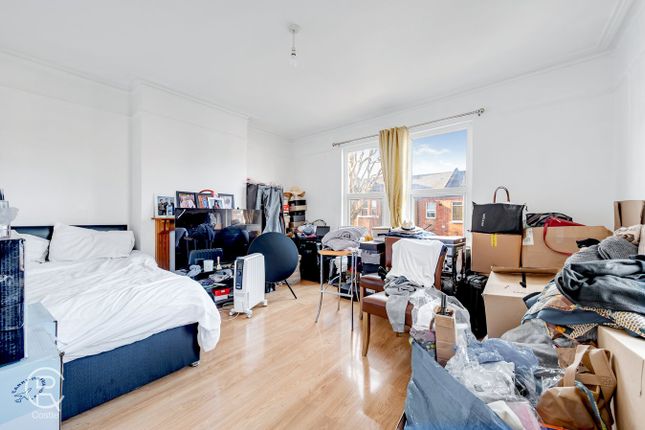 105a, Greenford Avenue, London photo 4