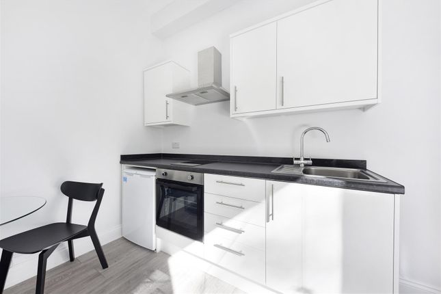 Flat 6, 1, Stanwick Road, London photo 4