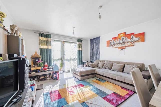 Flat for sale in Ash Way, Woodford Green, London