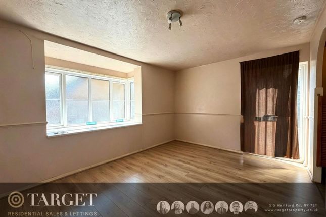 62, Mahon Close, Enfield photo 3