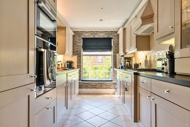 23 Shottermill Park Hindhead Road, Haslemere photo 2