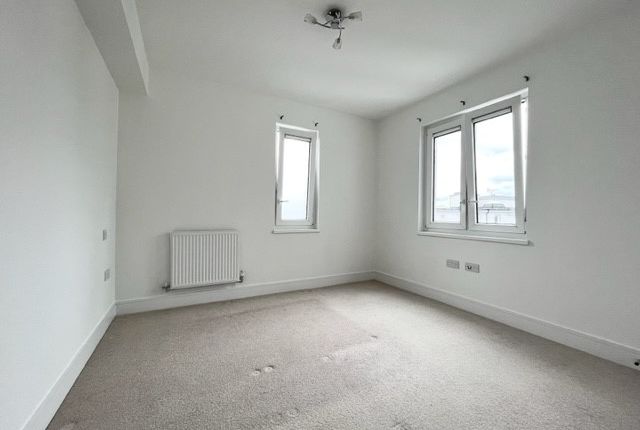 20 Foundry House, West Green Drive, CRAWLEY photo 5