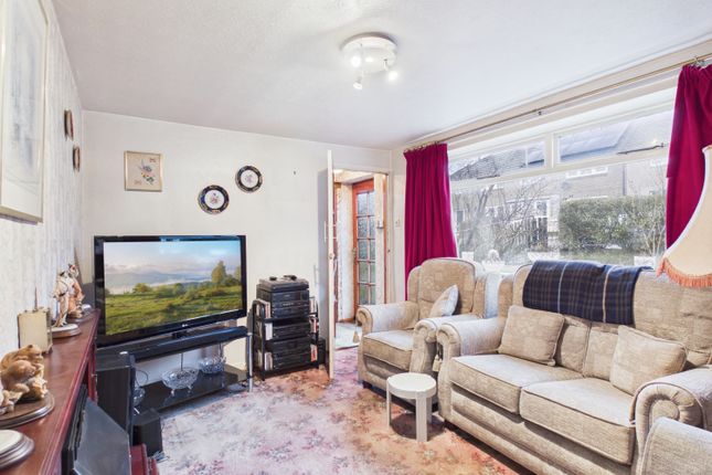 5, Woodbrook Close, Halifax photo 2