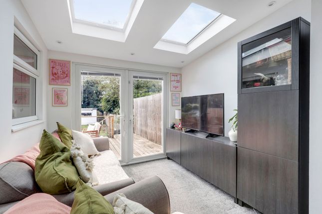 6 Roland Avenue, Nottingham photo 4